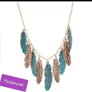 Vintage boho feather necklace.